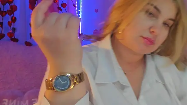 CoraSwon online show from February 14, 10:25 pm