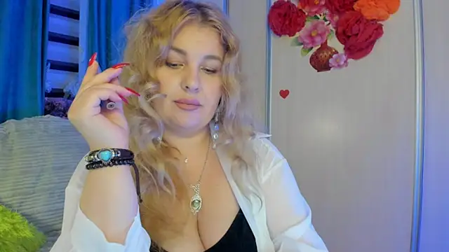 CoraSwon online show from October 1, 5:41 pm