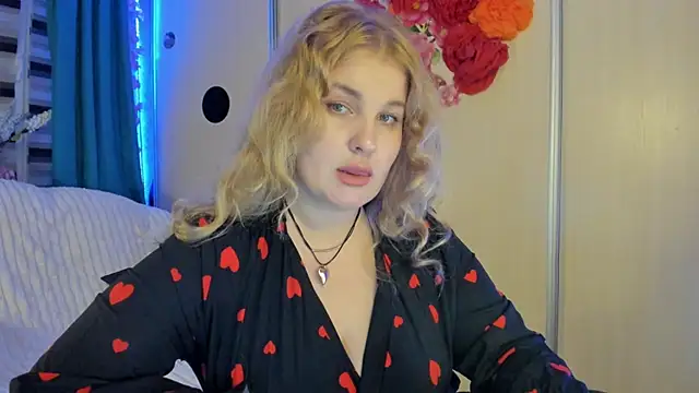 CoraSwon online show from October 10, 6:40 pm