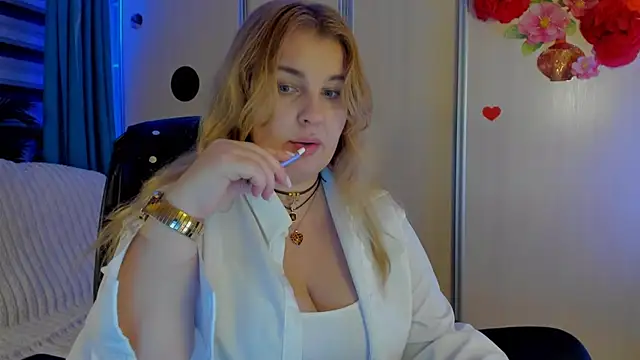 CoraSwon online show from November 25, 7:36 pm