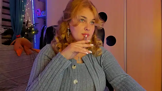 CoraSwon online show from February 8, 4:21 pm