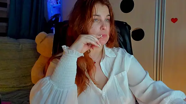 CoraSwon online show from May 2, 8:47 pm