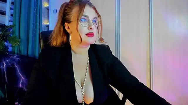CoraSwon online show from August 2, 5:55 pm