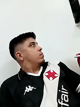 Snapshot of Fiel77 chatting on December 18, 9:43 pm Fiel77 online show from December 18, 9:43 pm