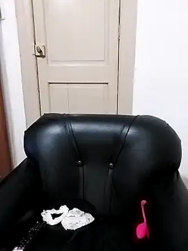 littlebrunett online show from March 12, 12:15 pm