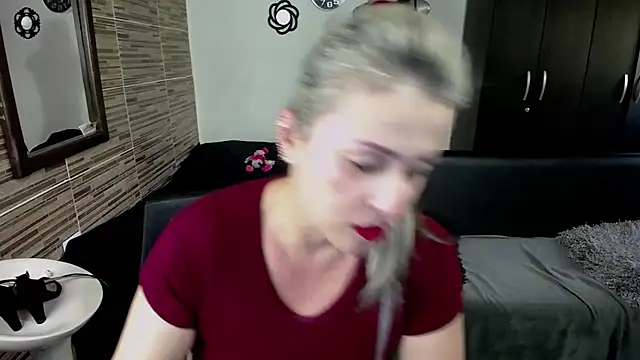 Snapshot of Emma_Rizzoo chatting on September 20, 6:53 pm Emma Rizzoo online show from September 20, 6:53 pm