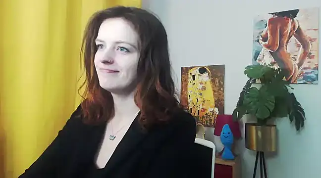 Snapshot of juicyNadine chatting on December 17, 6:24 am juicyNadine online show from December 17, 6:24 am