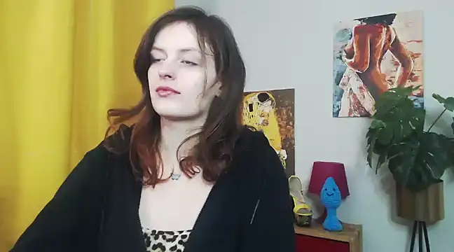 Snapshot of juicyNadine chatting on March 5, 6:12 am juicyNadine online show from March 5, 6:12 am