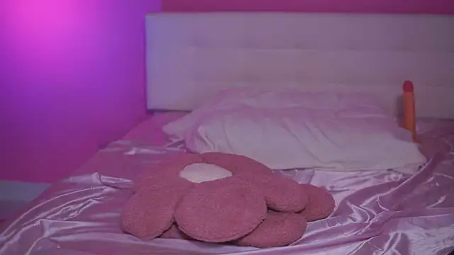 NatyDesiree online show from March 5, 8:10 am