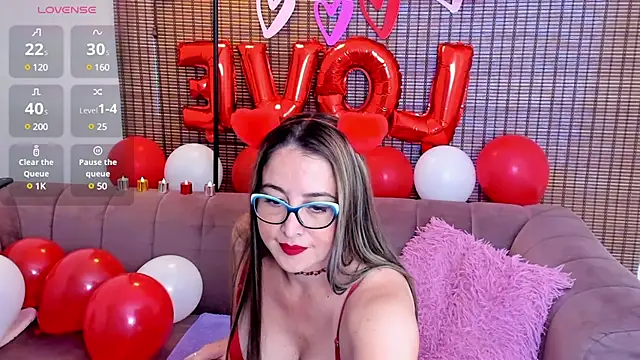Snapshot of ariana_cross chatting on February 14, 12:47 pm ariana cross online show from February 14, 12:47 pm