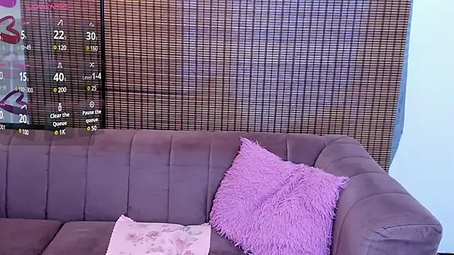 Snapshot of ariana_cross chatting on March 1, 12:34 pm ariana cross online show from March 1, 12:34 pm