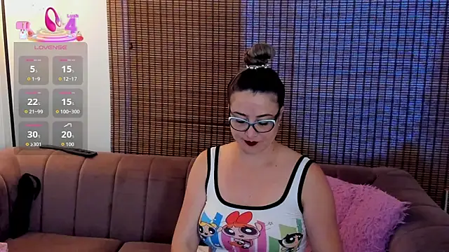Snapshot of ariana_cross chatting on September 14, 1:10 pm ariana cross online show from September 14, 1:10 pm