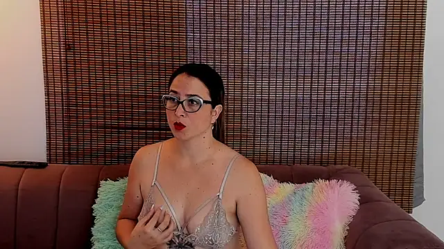 Snapshot of ariana_cross chatting on July 10, 1:14 pm ariana cross online show from July 10, 1:14 pm
