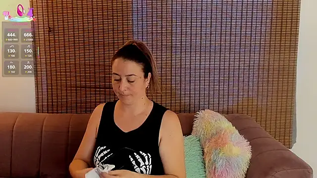 Snapshot of ariana_cross chatting on July 24, 2:15 pm ariana cross online show from July 24, 2:15 pm