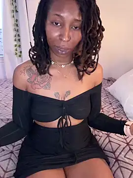 Snapshot of LeyaHoneybuns chatting on February 23, 3:40 pm LeyaHoneybuns online show from February 23, 3:40 pm