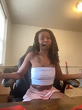 Snapshot of LeyaHoneybuns chatting on November 14, 7:45 pm LeyaHoneybuns online show from November 14, 7:45 pm