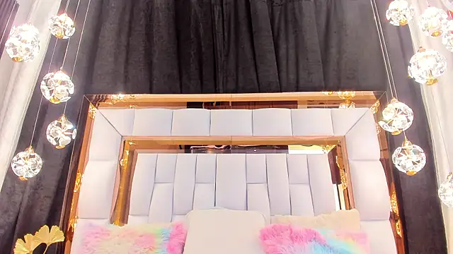 RileySweett online show from March 15, 11:29 am