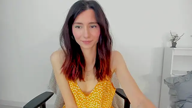 Snapshot of crystalnut chatting on November 9, 4:11 am crystalnut online show from November 9, 4:11 am