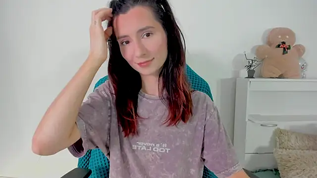 Snapshot of crystalnut chatting on November 20, 3:07 am crystalnut online show from November 20, 3:07 am