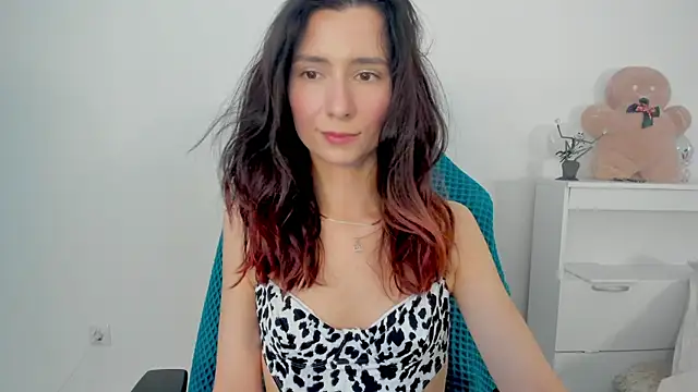 Snapshot of crystalnut chatting on November 23, 3:28 am crystalnut online show from November 23, 3:28 am