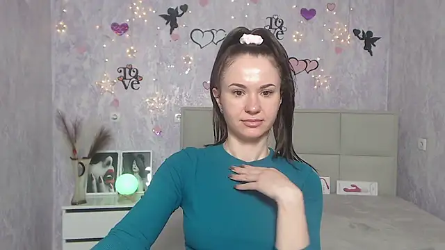 KaraCriegs online show from March 10, 3:45 am