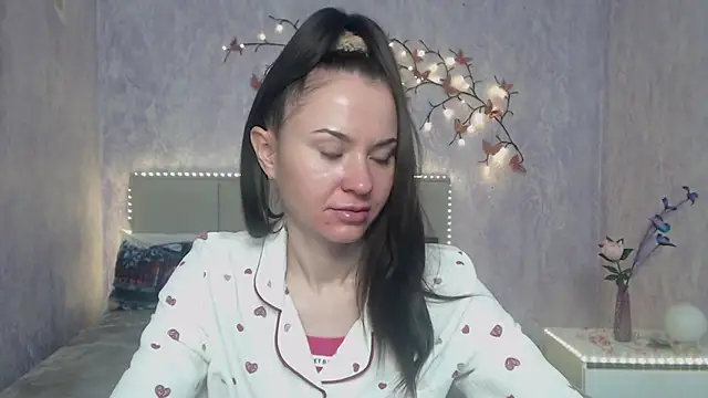 KaraCriegs online show from March 3, 6:36 pm