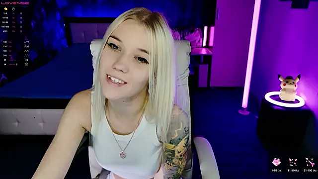 ShhhO O online show from November 30, 2:32 pm