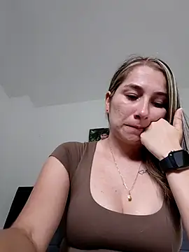 Iris love18 online show from February 15, 8:27 pm