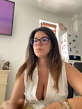 Snapshot of NadiraNoor chatting on June 1, 8:38 am NadiraNoor online show from June 1, 8:38 am