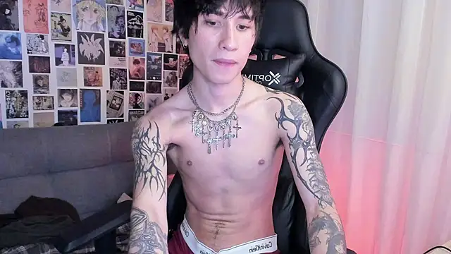 Snapshot of liamelf chatting on March 5, 7:27 am liamelf online show from March 5, 7:27 am