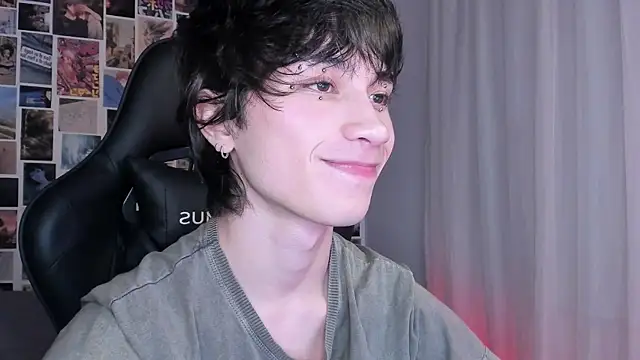 Snapshot of liamelf chatting on March 23, 5:00 am liamelf online show from March 23, 5:00 am