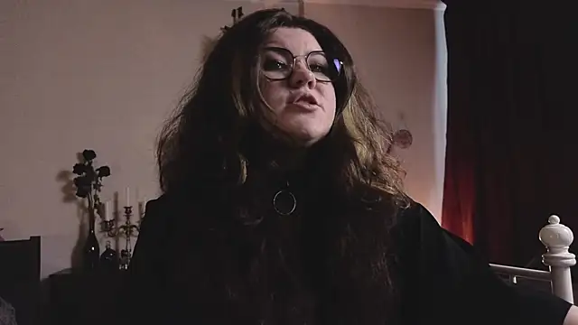 Laura Karamazov online show from February 11, 9:47 am