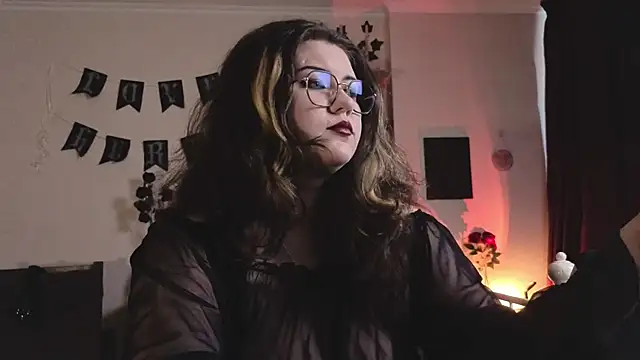 Laura Karamazov online show from February 13, 10:00 am