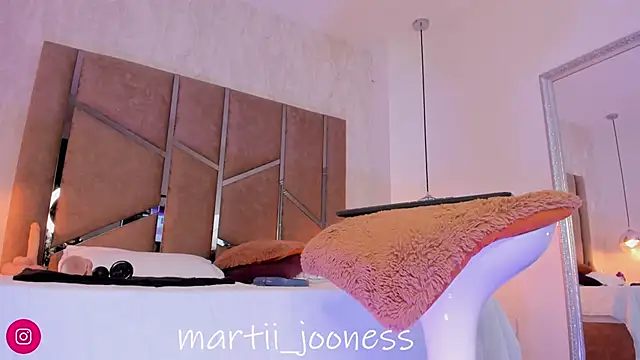 Martinaa Jones  online show from February 23, 2:18 am