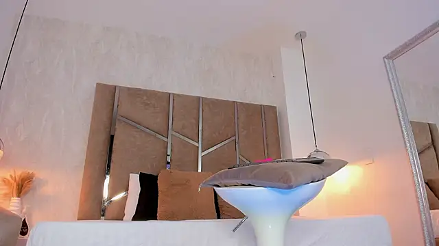 Martinaa Jones  online show from February 26, 12:37 pm