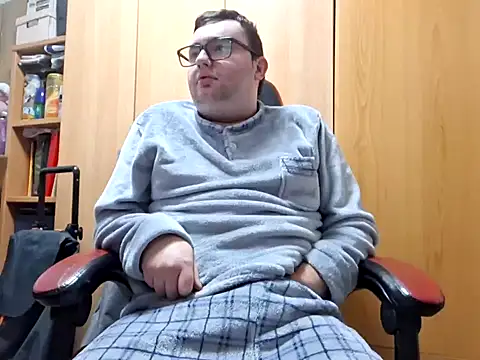 Snapshot of Javier_bear chatting on February 7, 10:52 pm Javier bear online show from February 7, 10:52 pm