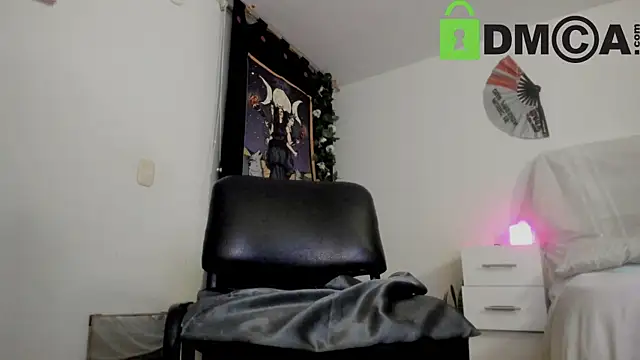 Lucyerobbie online show from March 10, 4:38 am