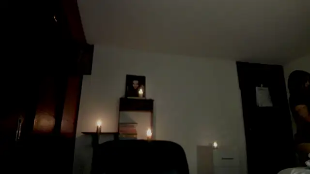 Lucyerobbie online show from April 25, 2:47 am