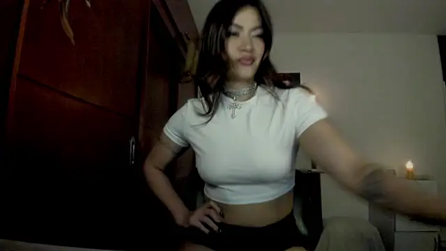 Lucyerobbie online show from April 27, 1:03 am