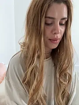 EmiliaCatalina online show from October 4, 5:22 pm