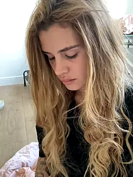 EmiliaCatalina online show from October 19, 7:03 pm