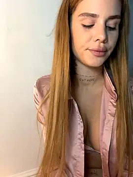 EmiliaCatalina online show from November 18, 9:52 pm