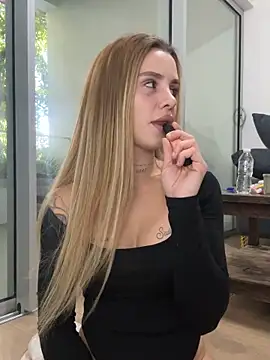 EmiliaCatalina online show from November 27, 9:06 pm