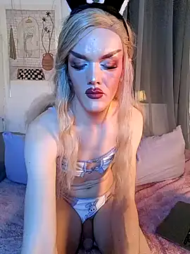 Snapshot of LillyAmore chatting on December 29, 7:43 pm LillyAmore online show from December 29, 7:43 pm