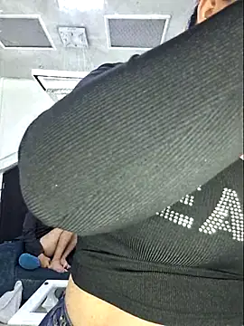 laura bassi online show from February 22, 4:24 am