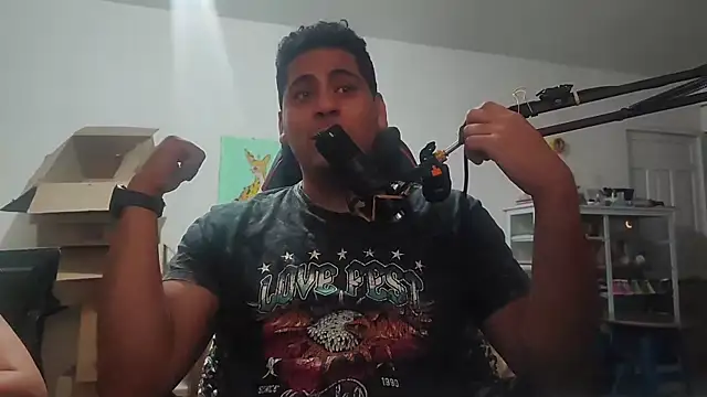 Snapshot of ElferXXX chatting on October 27, 2:37 am ElferXXX online show from October 27, 2:37 am