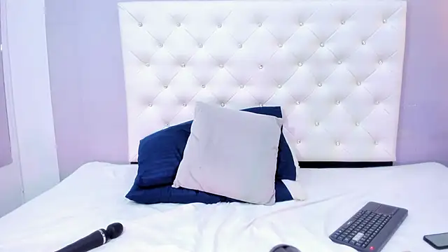 Snapshot of NICOLSKINNY1 chatting on October 24, 9:22 pm NICOLSKINNY1 online show from October 24, 9:22 pm