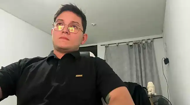 Snapshot of unoxestres chatting on January 2, 5:14 am unoxestres online show from January 2, 5:14 am