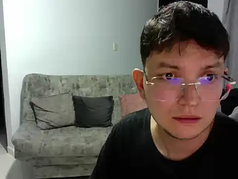 Snapshot of unoxestres chatting on December 21, 3:24 am unoxestres online show from December 21, 3:24 am