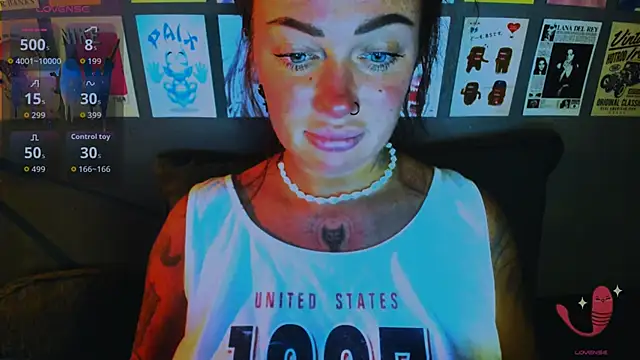 EllieOz online show from April 8, 5:02 pm